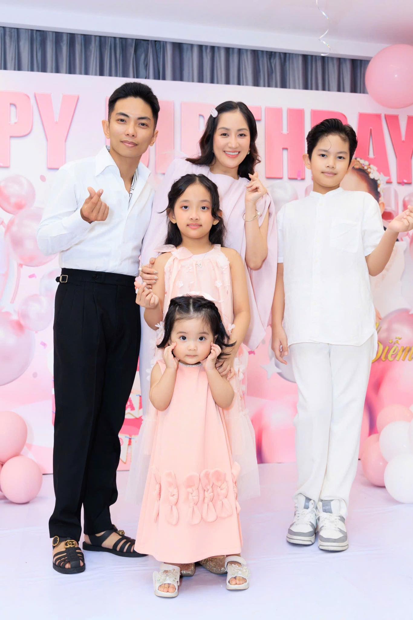 Tan chảy trước sự đáng yêu của gái út nhà Khánh Thi - Phan Hiển: Mới 2 tuổi đã được đi học múa, nhìn bé ép dẻo mà mê- Ảnh 16.