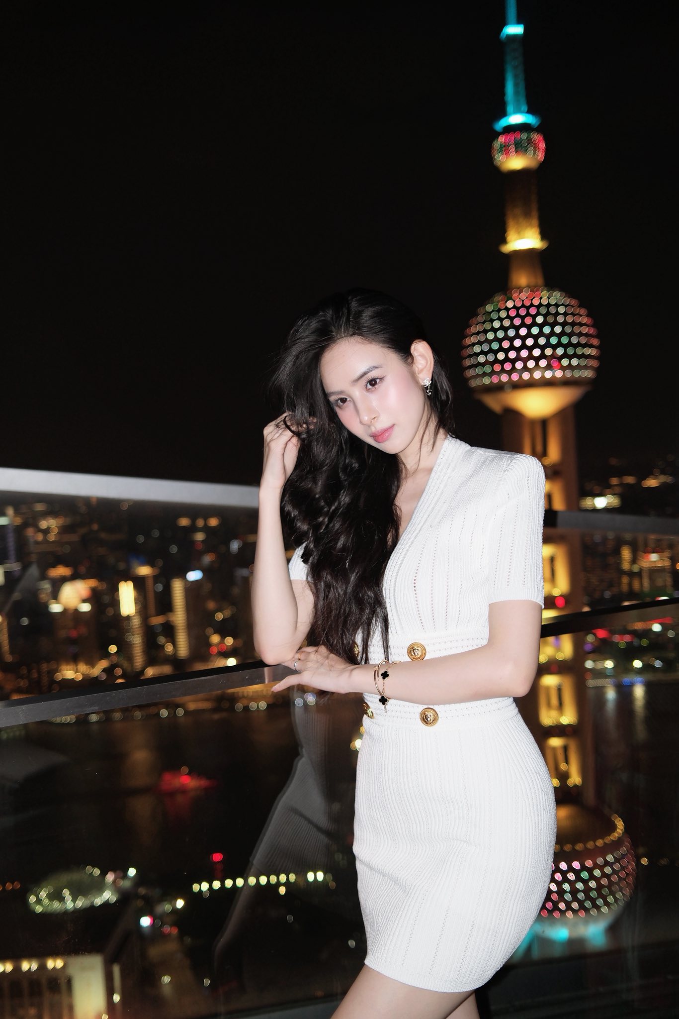 Bĩu môi chê Hương Liên 