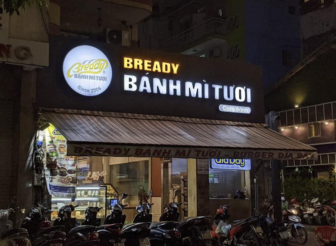 Người dân TP.HCM hụt hẫng khi tiệm bánh của 1 bác sĩ dừng bán vĩnh viễn sau 21 năm- Ảnh 1.