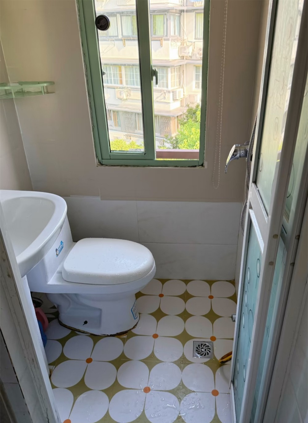 Từng xấu bẩn thảm họa, nhà vệ sinh 1m² 