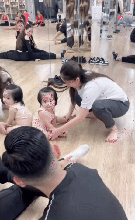 Tan chảy trước sự đáng yêu của gái út nhà Khánh Thi - Phan Hiển: Mới 2 tuổi đã được đi học múa, nhìn bé ép dẻo mà mê- Ảnh 9.