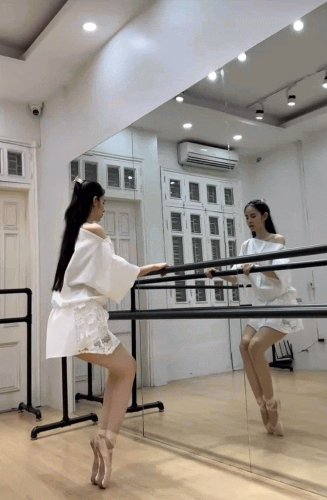 Bĩu môi chê Hương Liên 