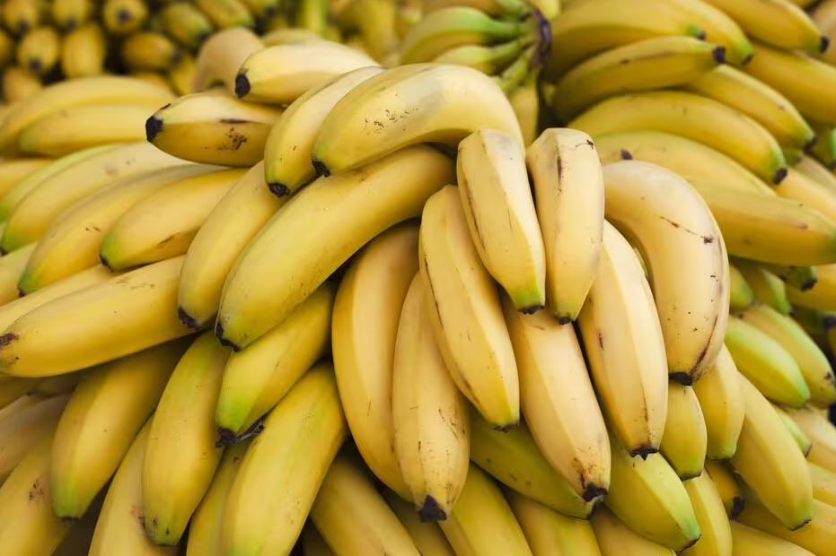 Người bán rau chỉ cách bảo quản chuối tươi lâu suốt tuần - nhất định không được để ở vị trí này- Ảnh 1.