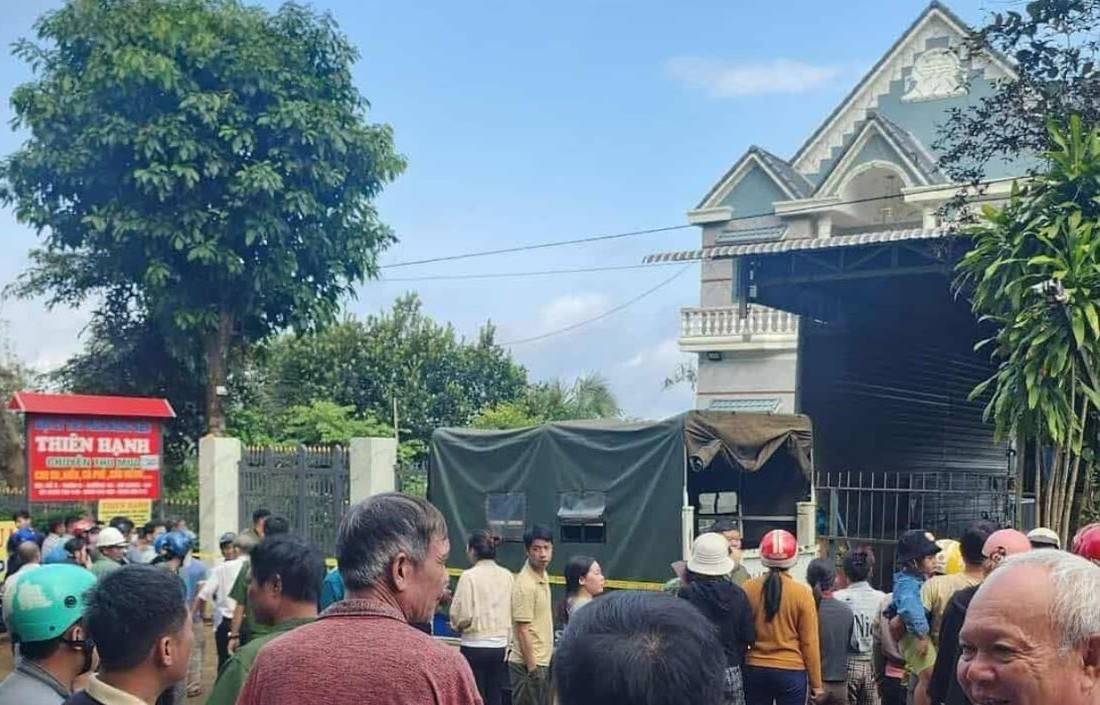 Vụ 3 người trong gia đình tử vong: Kẻ bịt mặt cầm súng rời khỏi hiện trường- Ảnh 1.