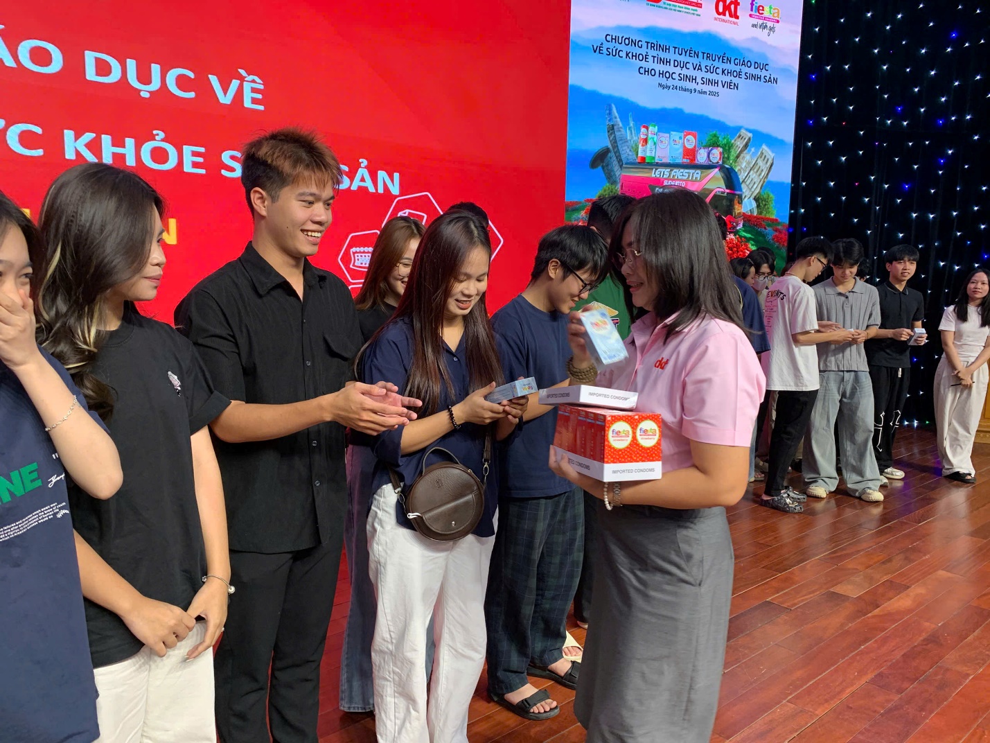 Sinh viên Phenikaa cởi mở 
