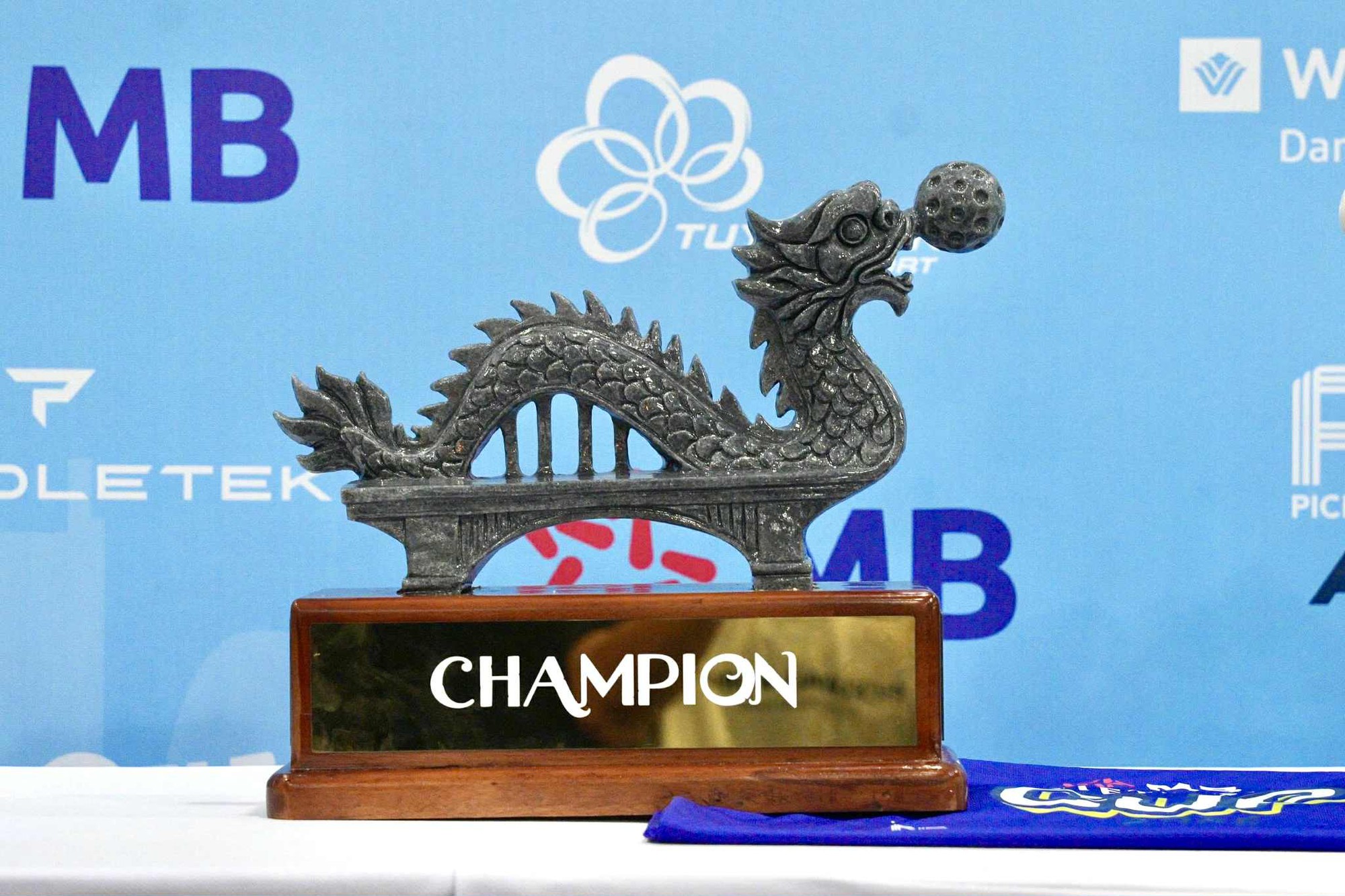 Chiêm ngưỡng cúp Rồng vô địch của PPA Tour Asia Vietnam Cup 2025: Độc đáo, nhìn là nhớ ngay đến Đà Nẵng- Ảnh 2.