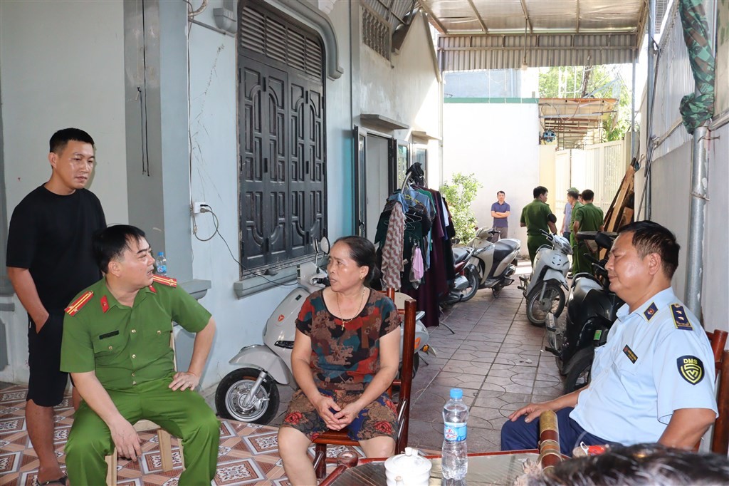 Hãi hùng cảnh mỡ động vật bẩn chất đống dưới nền nhà nhếch nhác, chuẩn bị chế biến tuồn ra thị trường ở Nghệ An- Ảnh 4.
