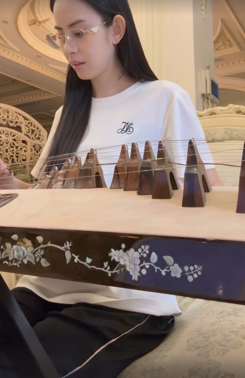 Bĩu môi chê Hương Liên 