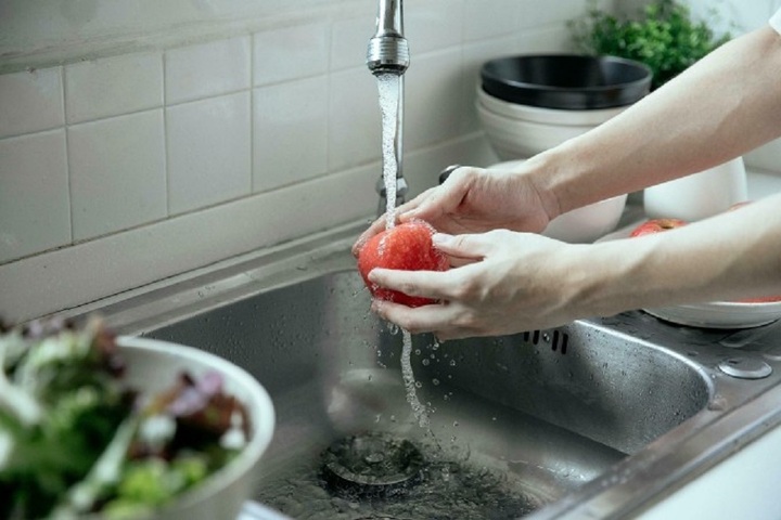 Có nên gọt bỏ phần trái cây bị hư rồi tiếp tục sử dụng?- Ảnh 3.