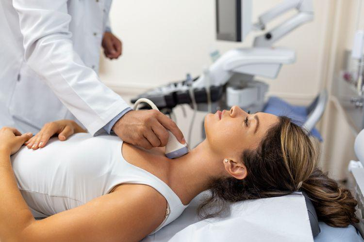 Thói quen "kín đáo" nhưng gây họa: Kiểu "quan hệ" này được xem là yếu tố hàng đầu gây ung thư vòm họng- Ảnh 2.