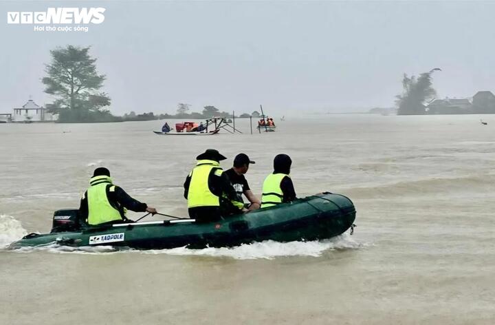 6 người chết và mất tích trong trận 'đại hồng thủy' nhấn chìm TP Huế- Ảnh 1.
