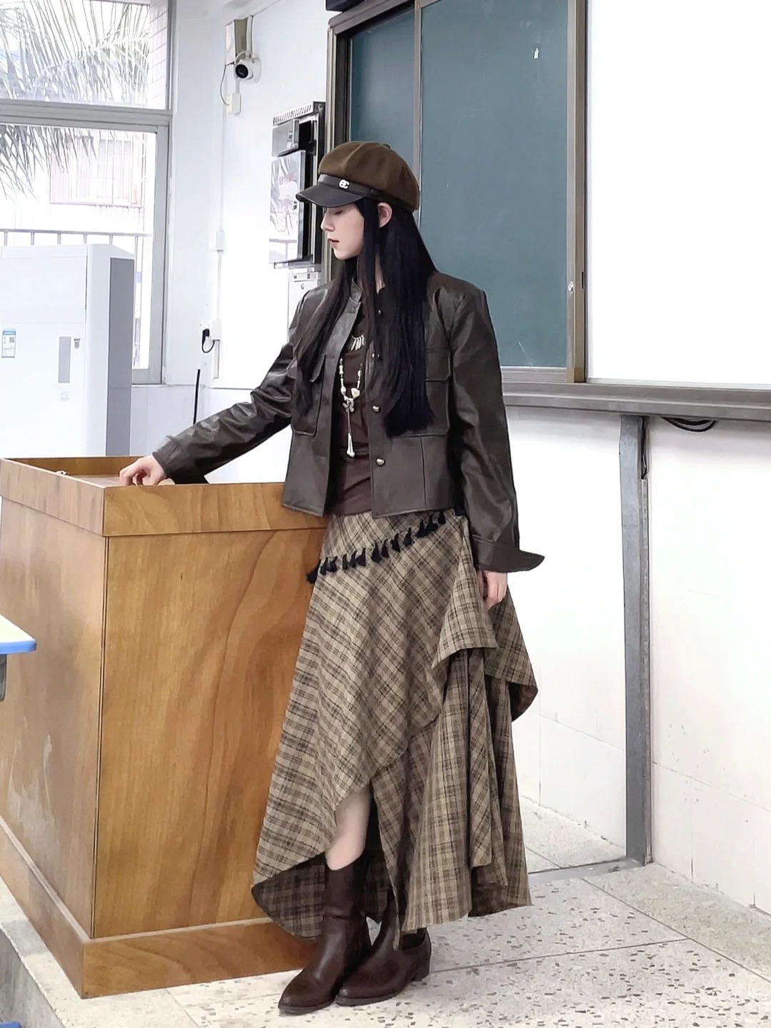 Cô giáo Mỹ thuật đang hot nhất TikTok: Mặt đã xinh, style đi dạy còn đỉnh hơn!- Ảnh 12. Cô giáo Mỹ thuật đang hot nhất TikTok: Mặt đã xinh, style đi dạy còn đỉnh hơn!- Ảnh 12.