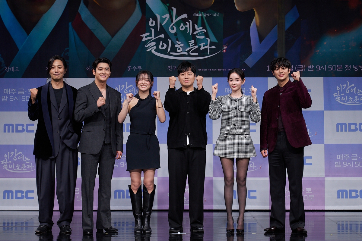 Dụi mắt 7749 lần vẫn không nhận ra mỹ nam đẹp nhất Hậu Duệ Mặt Trời, sao anh lại ra nông nỗi này?- Ảnh 1.