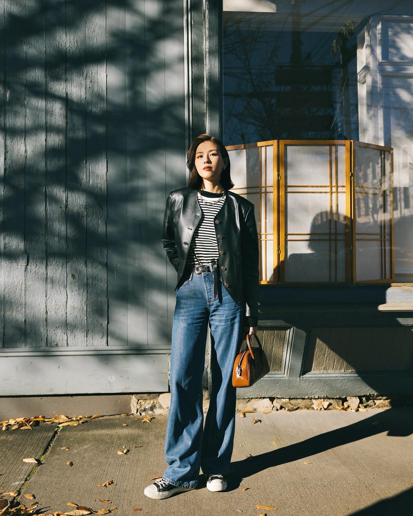 Kết hợp 4 kiểu áo khoác này với quần jeans, chị em sẽ chạm đỉnh cao sành điệu- Ảnh 5. Kết hợp 4 kiểu áo khoác này với quần jeans, chị em sẽ chạm đỉnh cao sành điệu- Ảnh 5.