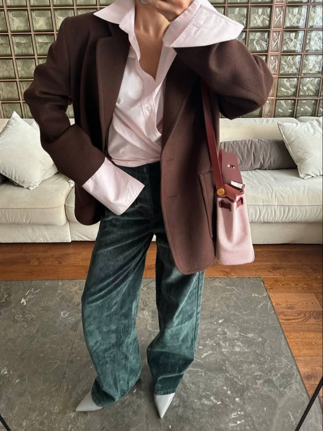 4 lưu ý giúp bạn phối đồ mùa lạnh với sơ mi sáng màu thật chất- Ảnh 7. 4 lưu ý giúp bạn phối đồ mùa lạnh với sơ mi sáng màu thật chất- Ảnh 7.