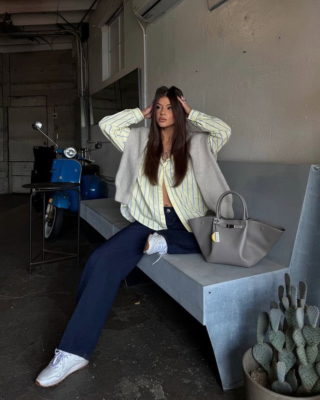 4 lưu ý giúp bạn phối đồ mùa lạnh với sơ mi sáng màu thật chất- Ảnh 2. 4 lưu ý giúp bạn phối đồ mùa lạnh với sơ mi sáng màu thật chất- Ảnh 2.