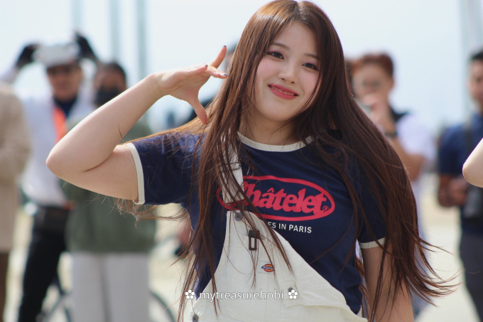 Gọi nữ idol này là tiêu chuẩn sắc đẹp mới của Kpop cũng không ngoa, chỉ một ánh nhìn xứng đáng 800 triệu view- Ảnh 4. Gọi nữ idol này là tiêu chuẩn sắc đẹp mới của Kpop cũng không ngoa, chỉ một ánh nhìn xứng đáng 800 triệu view- Ảnh 4.