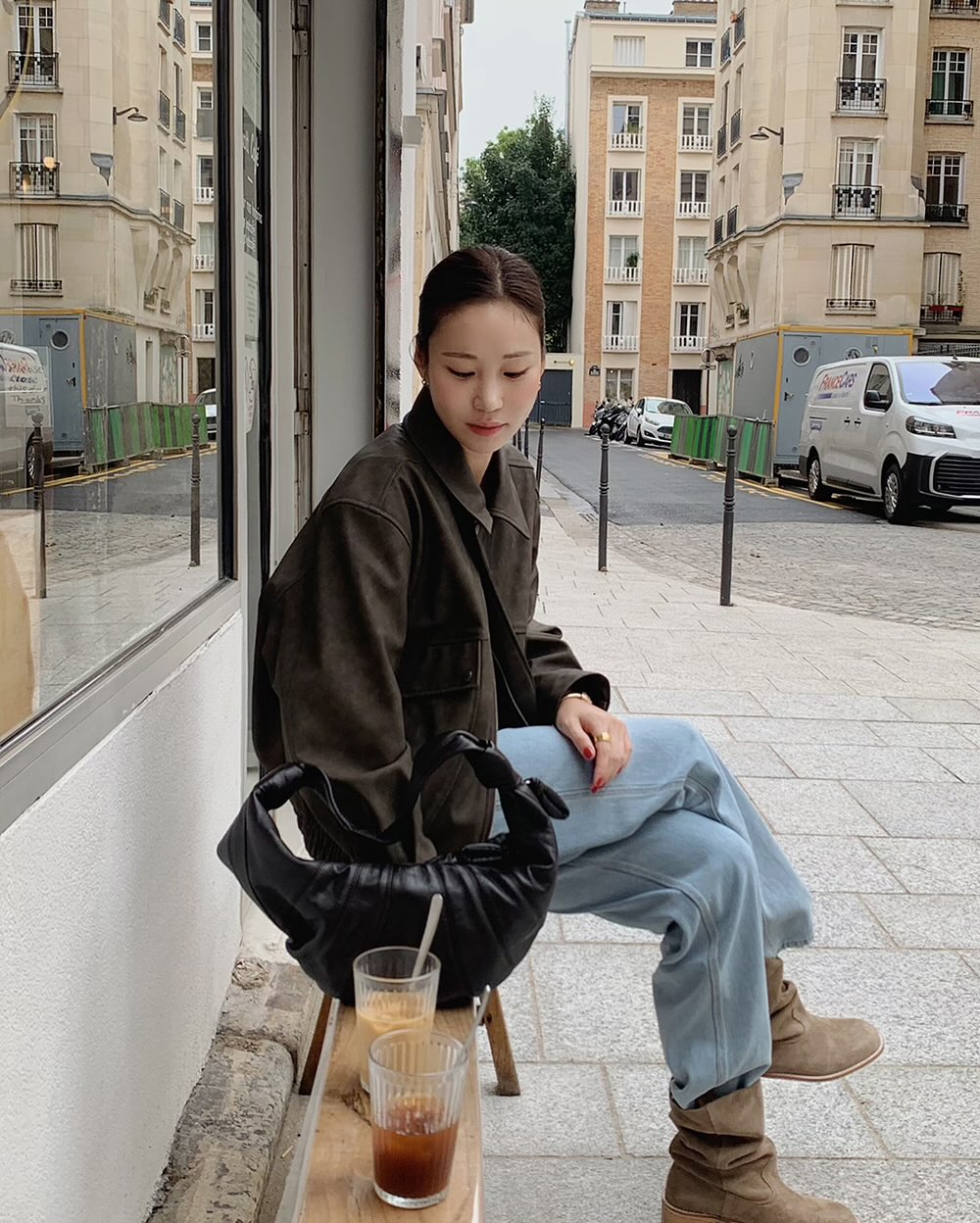 Kết hợp 4 kiểu áo khoác này với quần jeans, chị em sẽ chạm đỉnh cao sành điệu- Ảnh 6. Kết hợp 4 kiểu áo khoác này với quần jeans, chị em sẽ chạm đỉnh cao sành điệu- Ảnh 6.