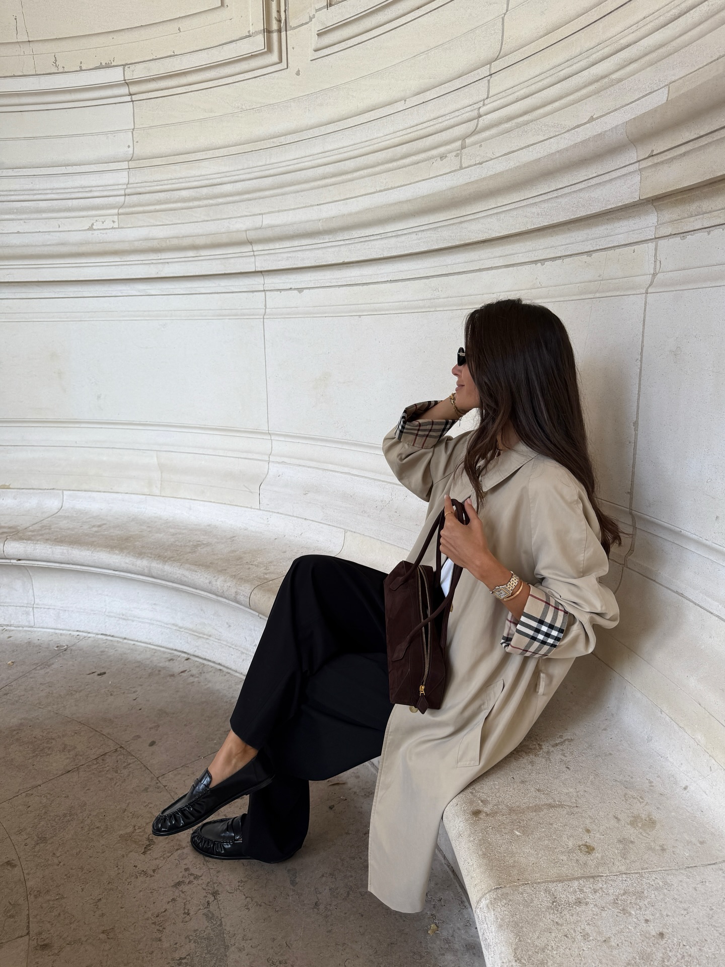 Mẫu giày trẻ như sneaker trắng nhưng thanh lịch hơn, tuổi ngoài 40 càng nên có- Ảnh 7. Mẫu giày trẻ như sneaker trắng nhưng thanh lịch hơn, tuổi ngoài 40 càng nên có- Ảnh 7.