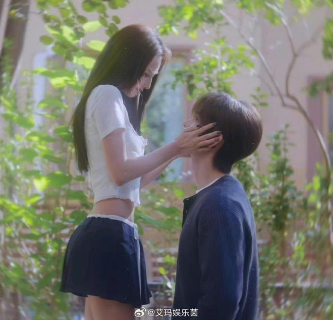 Vòng eo như "không có ruột" của mỹ nhân cổ trang đẹp nhất Trung Quốc- Ảnh 1. Vòng eo như "không có ruột" của mỹ nhân cổ trang đẹp nhất Trung Quốc- Ảnh 1.