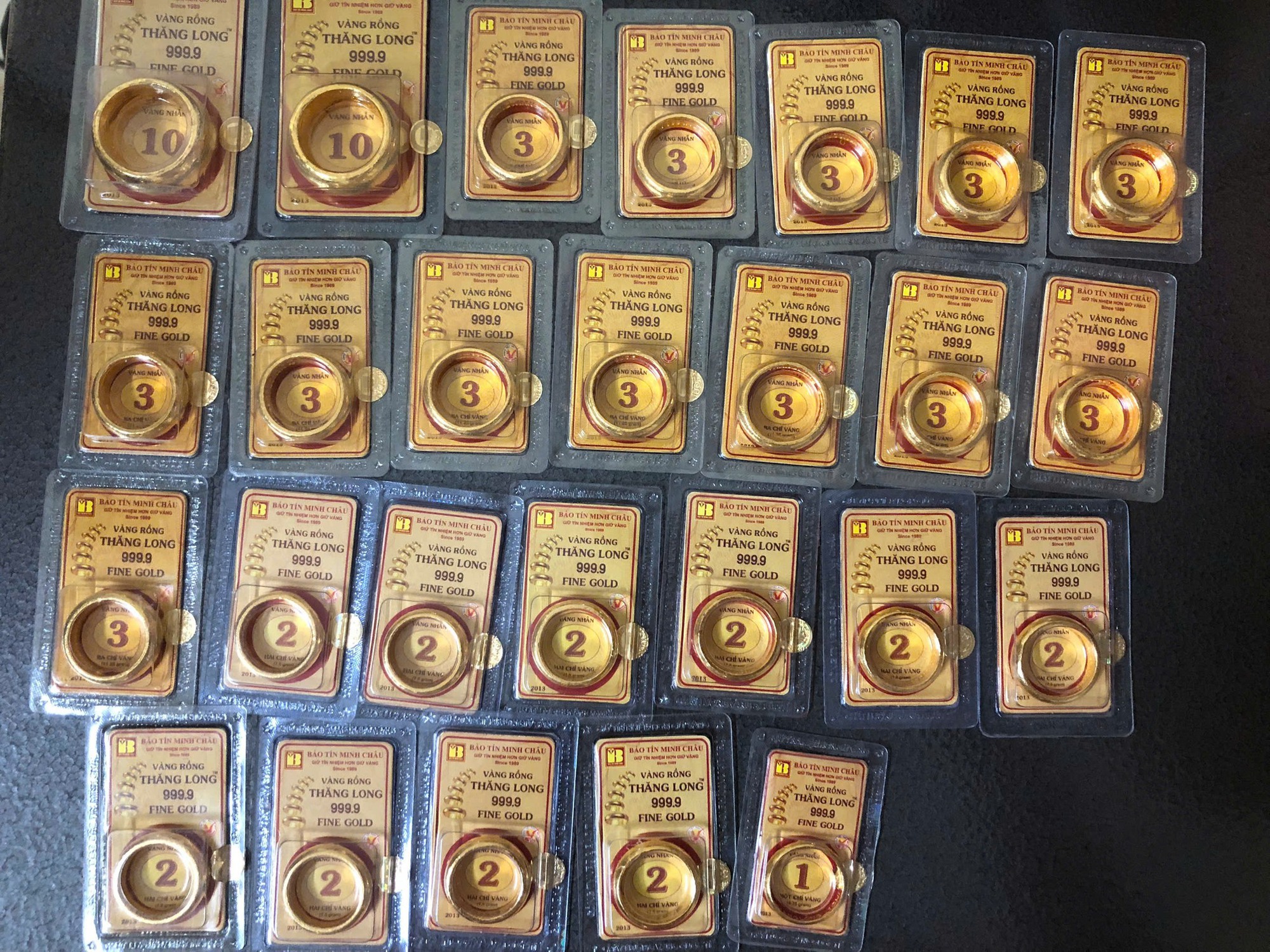 Lỡ “đu đỉnh”, người đàn ông ở Hà Nội vội mang vàng đi cắt lỗ thì gặp cảnh bất ngờ, băn khoăn- Ảnh 2.