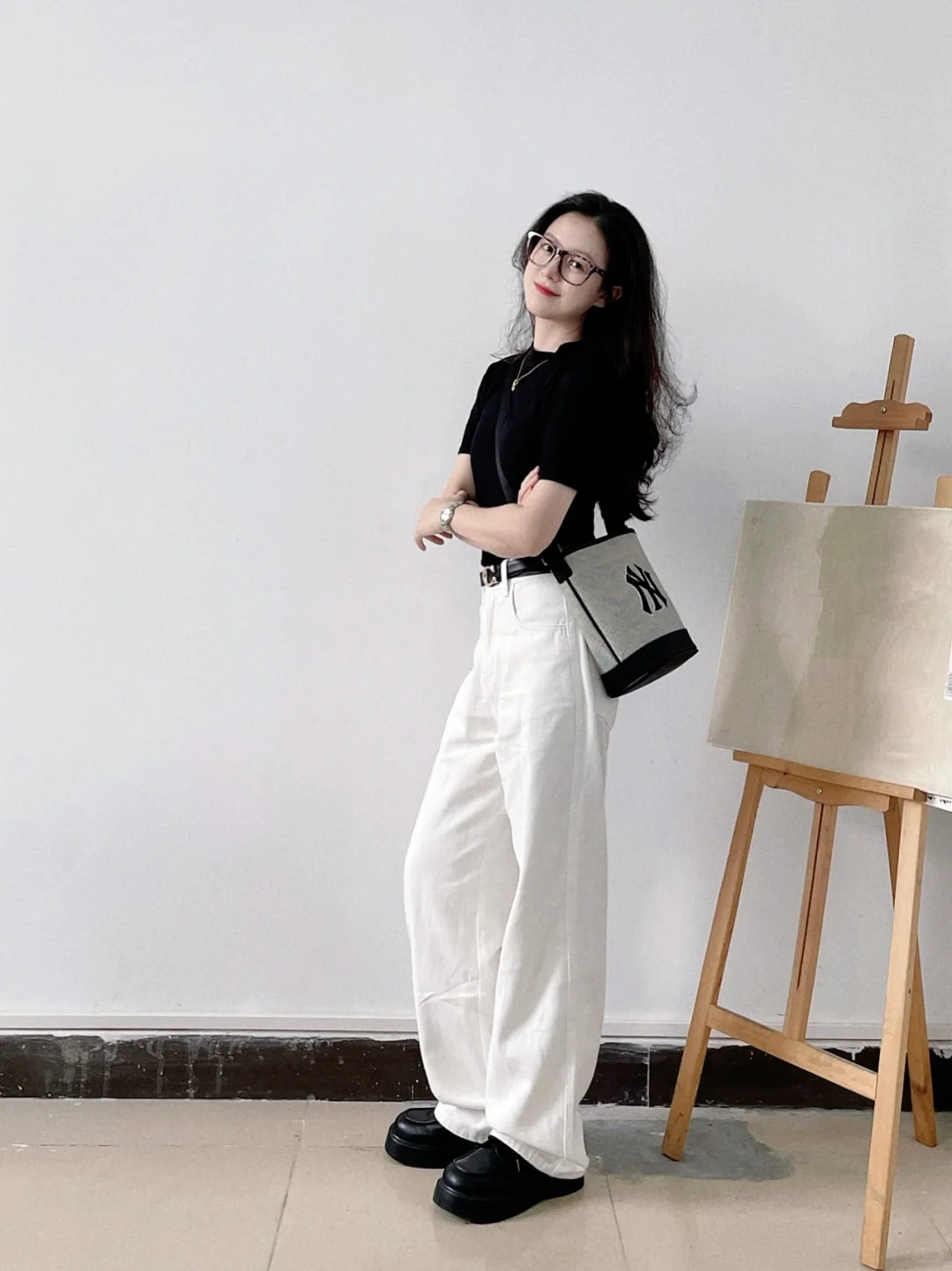 Cô giáo Mỹ thuật đang hot nhất TikTok: Mặt đã xinh, style đi dạy còn đỉnh hơn!- Ảnh 21. Cô giáo Mỹ thuật đang hot nhất TikTok: Mặt đã xinh, style đi dạy còn đỉnh hơn!- Ảnh 21.