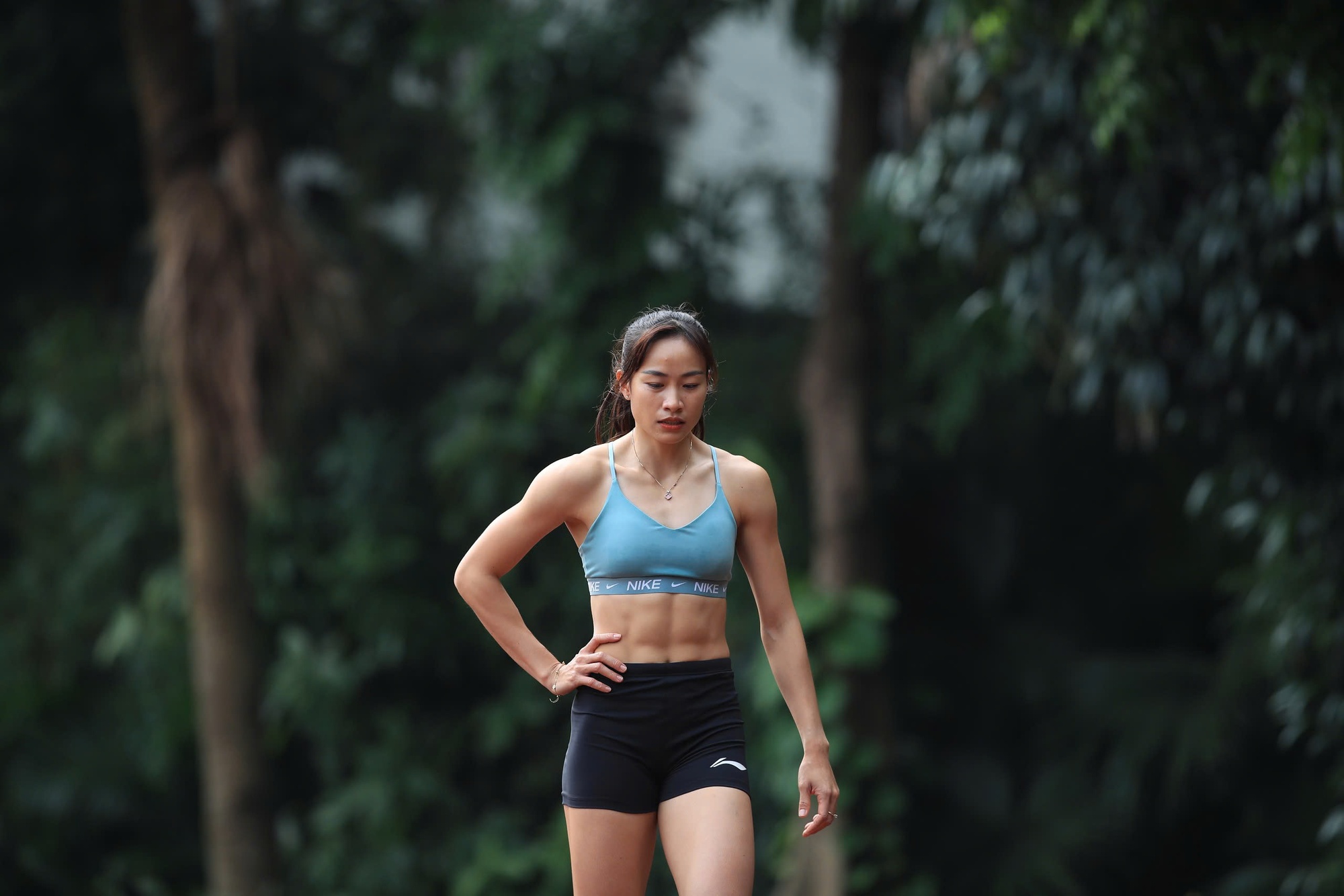 Hotgirl điền kinh khoe cơ bụng 6 múi, “mướt mồ hôi” trên đường đua SEA Games 33- Ảnh 5.