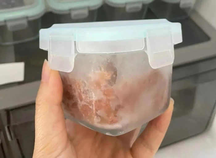 4 thứ để trong ngăn đá tủ lạnh "cực kỳ nguy hiểm"!- Ảnh 1.