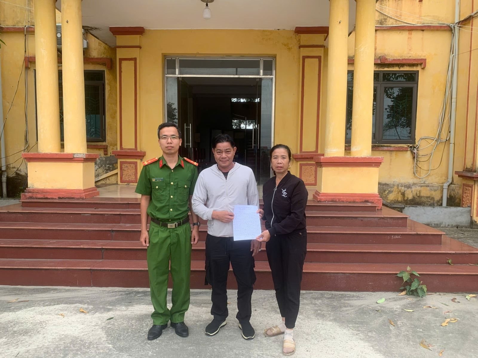 Không mua bán, vay mượn, người phụ nữ Hưng Yên bỗng nhận được 1 tỷ đồng: Công an xác định giao dịch với số tiền đặc biệt lớn, lập tức vào cuộc- Ảnh 1.