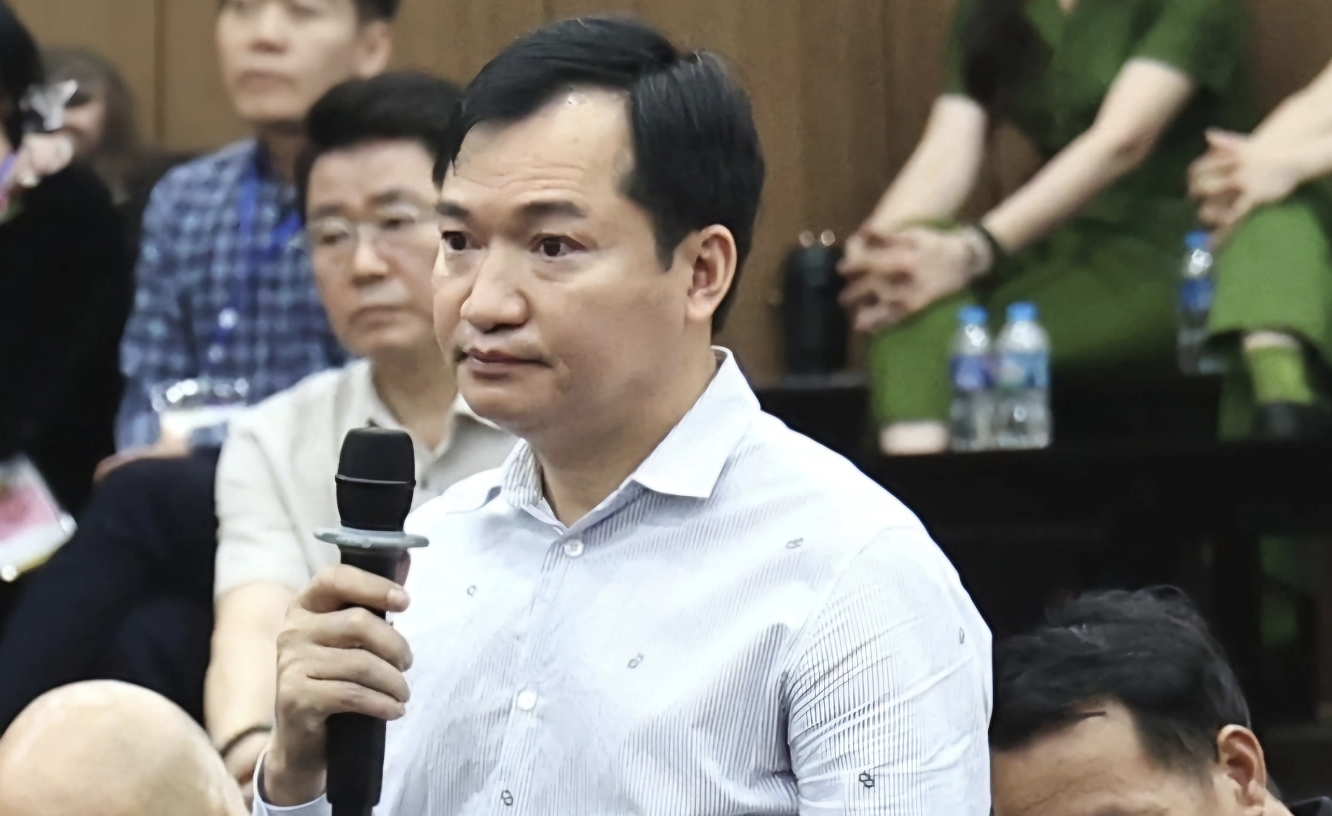 Cựu bí thư Thành ủy TP Hoà Bình cũ khai gì về việc "nướng" hơn 4,2 triệu USD vào sới bạc?- Ảnh 2. Cựu bí thư Thành ủy TP Hoà Bình cũ khai gì về việc "nướng" hơn 4,2 triệu USD vào sới bạc?- Ảnh 2.