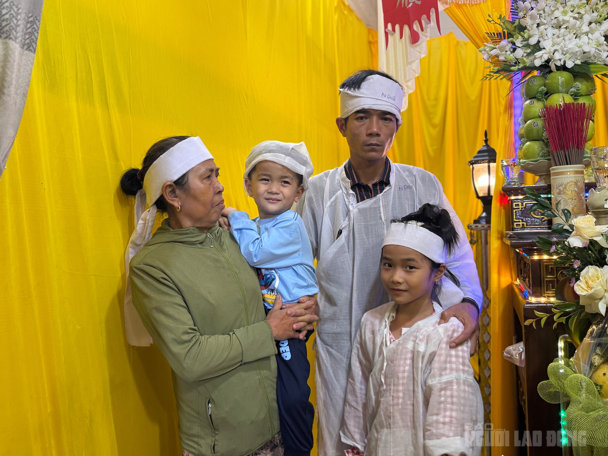 Vụ nữ công nhân bị lũ cuốn ở Đà Nẵng: Tiếng khóc xé lòng của hai đứa trẻ- Ảnh 1. Vụ nữ công nhân bị lũ cuốn ở Đà Nẵng: Tiếng khóc xé lòng của hai đứa trẻ- Ảnh 1.