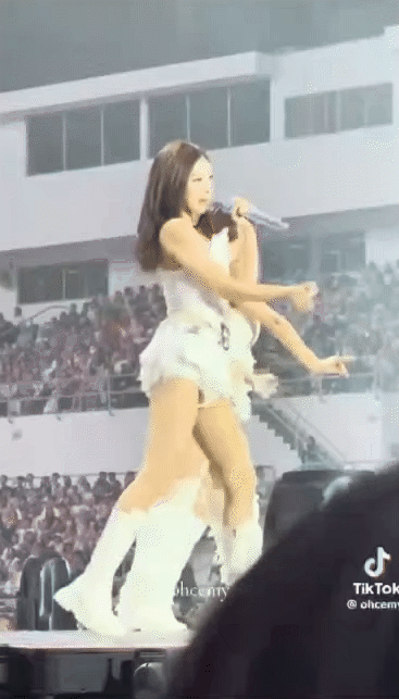 Nữ ca sĩ top đầu hoạt động 10 năm vẫn hát nhép- Ảnh 2. Nữ ca sĩ top đầu hoạt động 10 năm vẫn hát nhép- Ảnh 2.