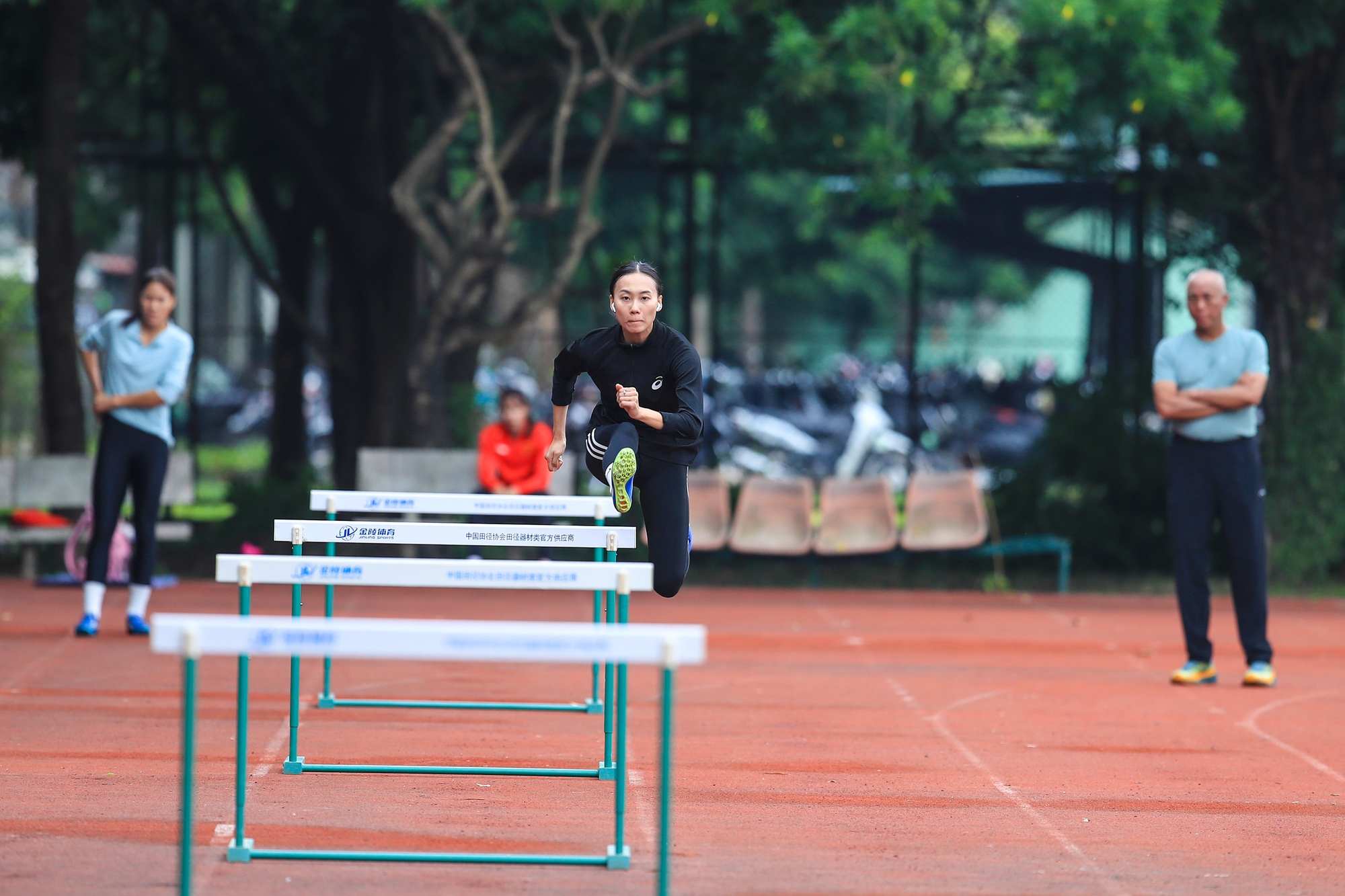 Hotgirl điền kinh khoe cơ bụng 6 múi, “mướt mồ hôi” trên đường đua SEA Games 33- Ảnh 13.