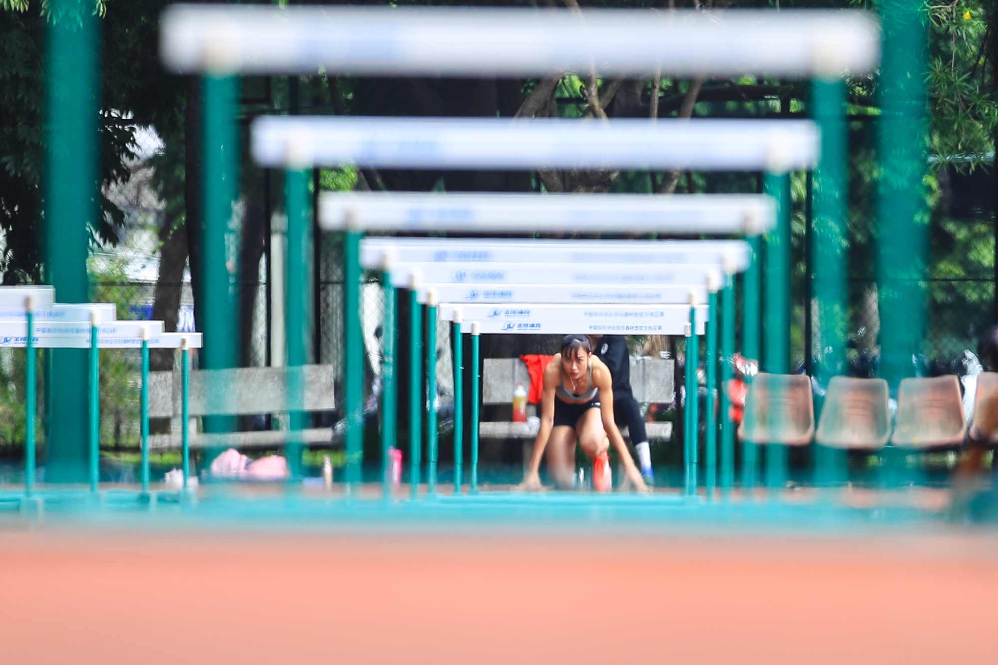 Hotgirl điền kinh khoe cơ bụng 6 múi, “mướt mồ hôi” trên đường đua SEA Games 33- Ảnh 11.