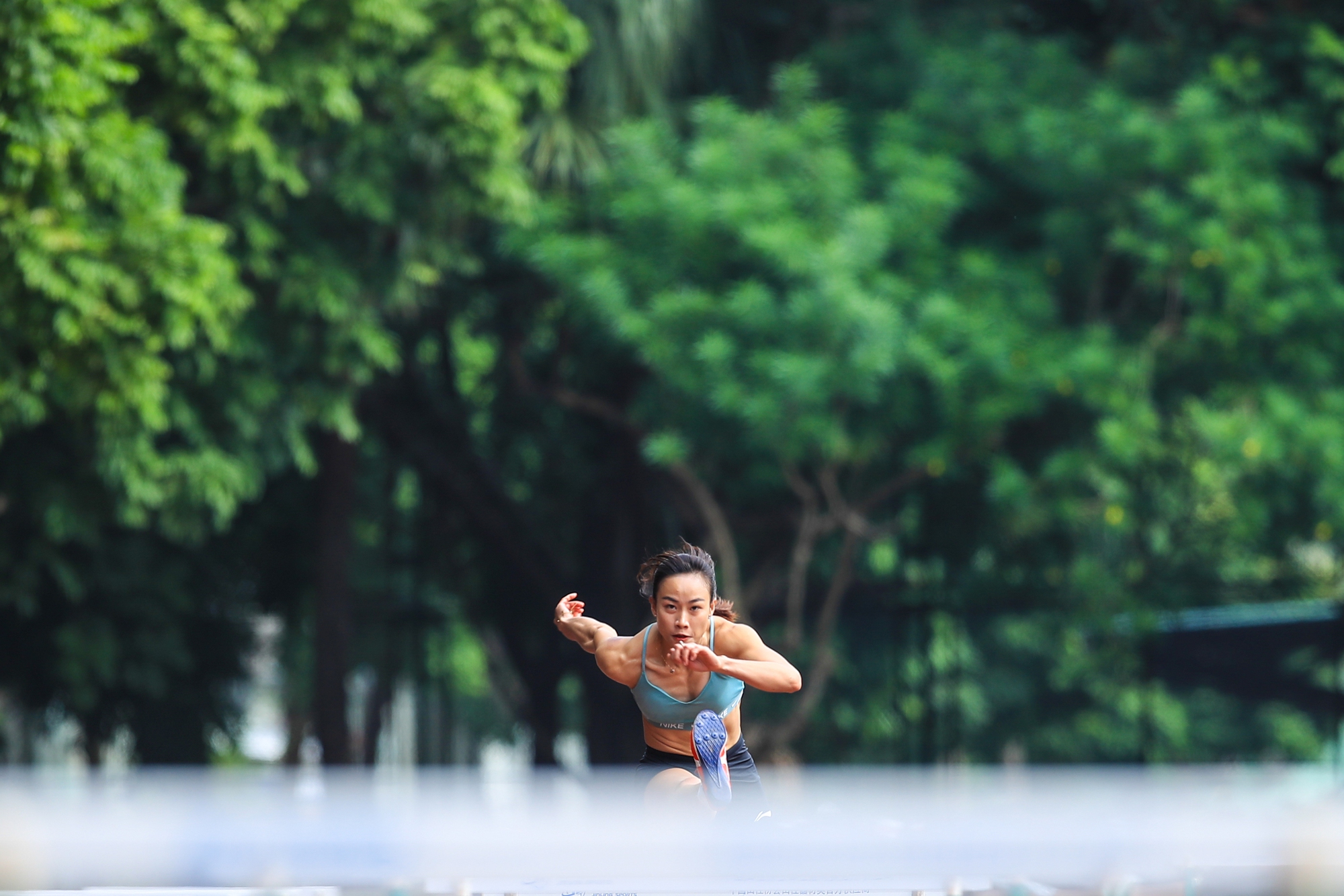 Hotgirl điền kinh khoe cơ bụng 6 múi, “mướt mồ hôi” trên đường đua SEA Games 33- Ảnh 10.