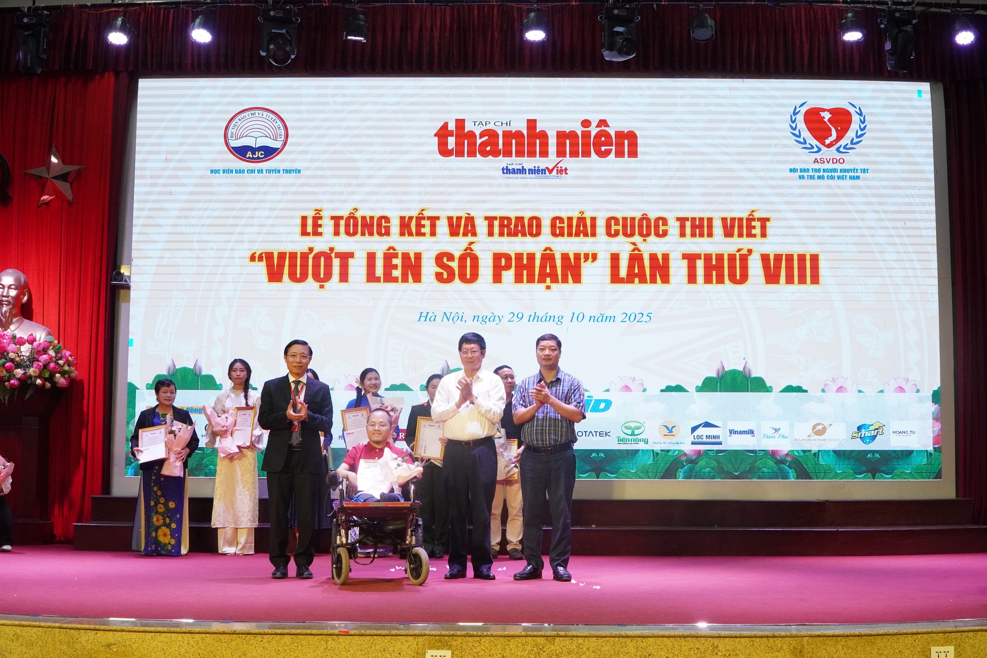 Lễ tổng kết, trao giải cuộc thi viết 'Vượt lên số phận' lần VIII- Ảnh 2. Lễ tổng kết, trao giải cuộc thi viết 'Vượt lên số phận' lần VIII- Ảnh 2.