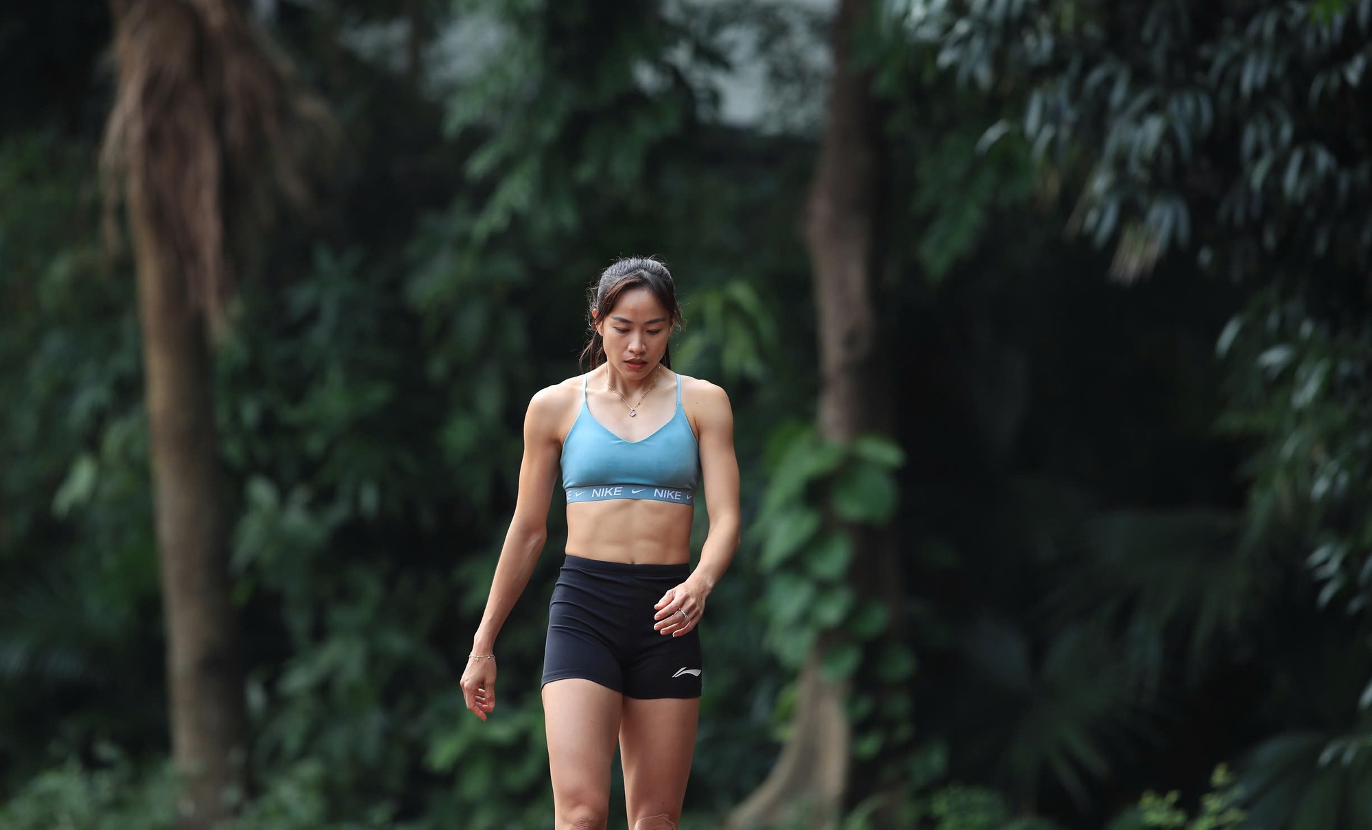 Hotgirl điền kinh khoe cơ bụng 6 múi, “mướt mồ hôi” trên đường đua SEA Games 33- Ảnh 6.