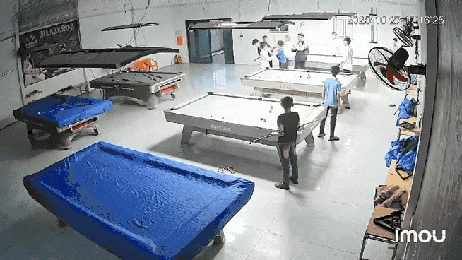 Nam sinh lớp 10 bị nhóm bạn dùng gậy bi-a đánh nhập viện- Ảnh 2. Nam sinh lớp 10 bị nhóm bạn dùng gậy bi-a đánh nhập viện- Ảnh 2.