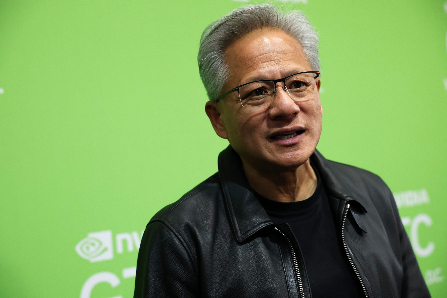 CEO Nvidia: Thợ điện và thợ sửa ống nước sẽ là nghề hot- Ảnh 1.