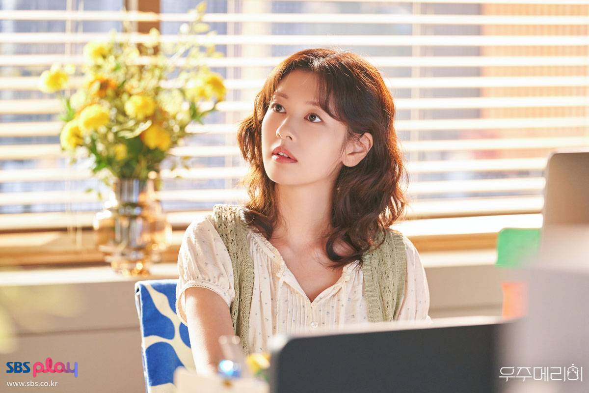 Nữ chính phim ngôn tình Hàn Quốc đang hot: Nhìn gu thời trang mà không ai nghĩ đã gần 40 tuổi- Ảnh 1. Nữ chính phim ngôn tình Hàn Quốc đang hot: Nhìn gu thời trang mà không ai nghĩ đã gần 40 tuổi- Ảnh 1.