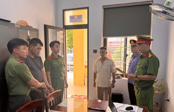 Khởi tố hung thủ phóng hoả đốt tiệm spa khiến 3 người thương vong- Ảnh 1. Khởi tố hung thủ phóng hoả đốt tiệm spa khiến 3 người thương vong- Ảnh 1.