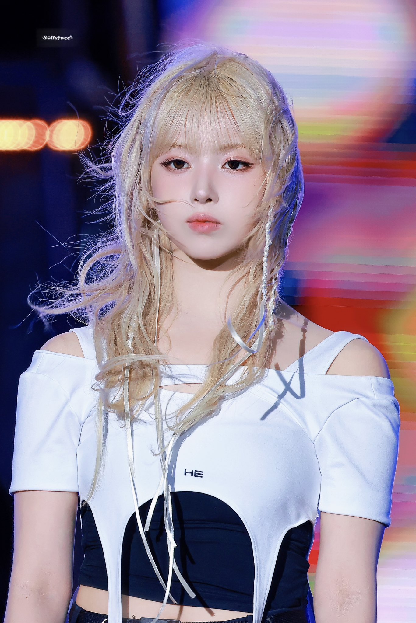 Gọi nữ idol này là tiêu chuẩn sắc đẹp mới của Kpop cũng không ngoa, chỉ một ánh nhìn xứng đáng 800 triệu view- Ảnh 8. Gọi nữ idol này là tiêu chuẩn sắc đẹp mới của Kpop cũng không ngoa, chỉ một ánh nhìn xứng đáng 800 triệu view- Ảnh 8.