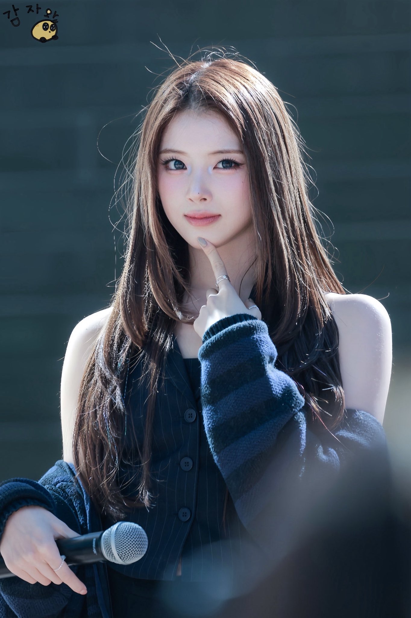 Gọi nữ idol này là tiêu chuẩn sắc đẹp mới của Kpop cũng không ngoa, chỉ một ánh nhìn xứng đáng 800 triệu view- Ảnh 7. Gọi nữ idol này là tiêu chuẩn sắc đẹp mới của Kpop cũng không ngoa, chỉ một ánh nhìn xứng đáng 800 triệu view- Ảnh 7.