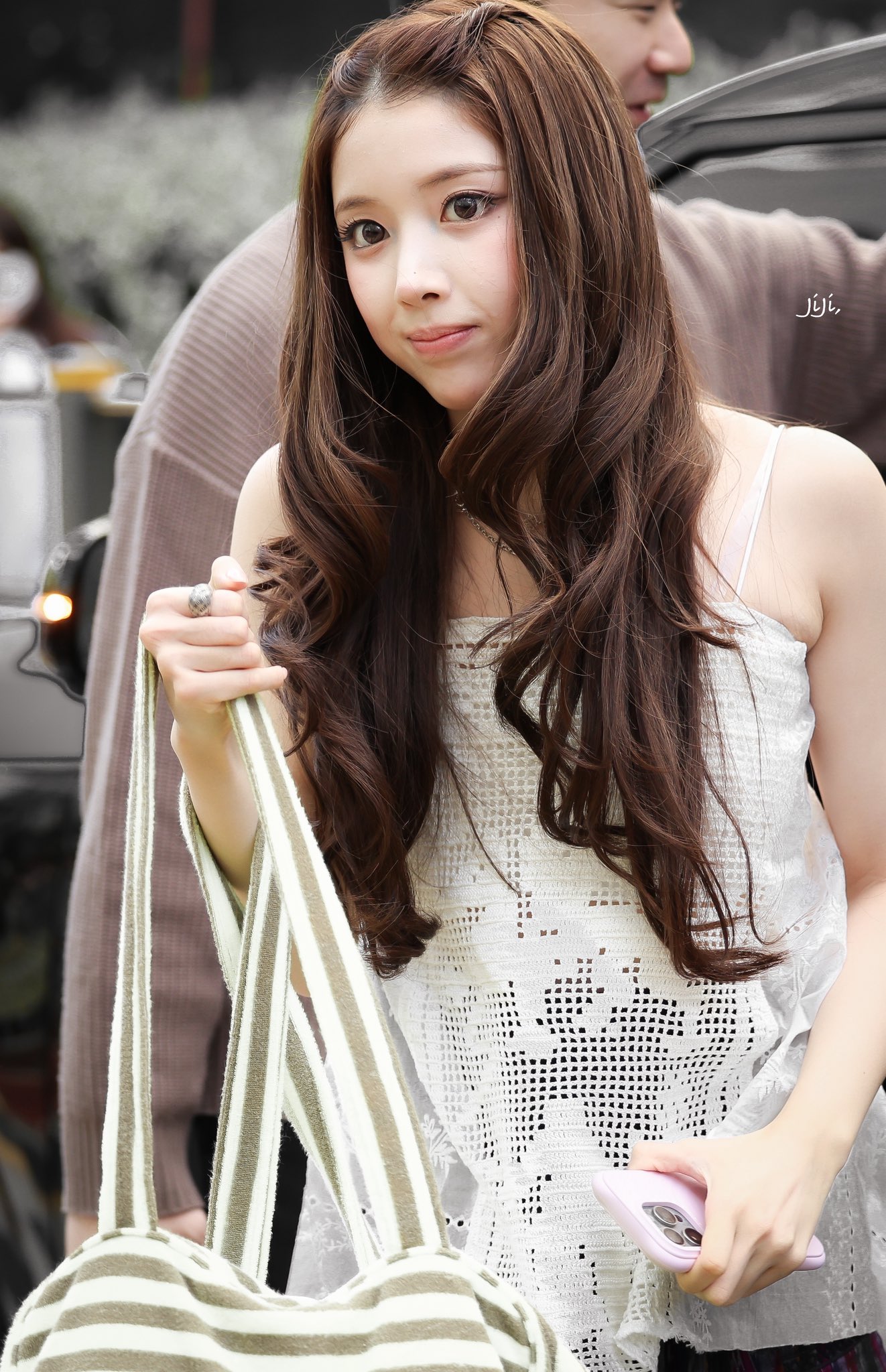 Gọi nữ idol này là tiêu chuẩn sắc đẹp mới của Kpop cũng không ngoa, chỉ một ánh nhìn xứng đáng 800 triệu view- Ảnh 3. Gọi nữ idol này là tiêu chuẩn sắc đẹp mới của Kpop cũng không ngoa, chỉ một ánh nhìn xứng đáng 800 triệu view- Ảnh 3.