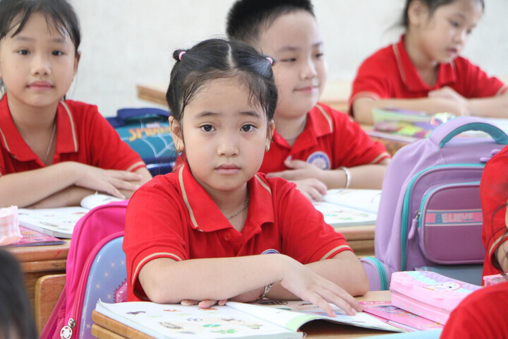 Hà Nội dự kiến thu tối đa 12.000 đồng/giờ dịch vụ trông giữ học sinh ngoài giờ- Ảnh 1.