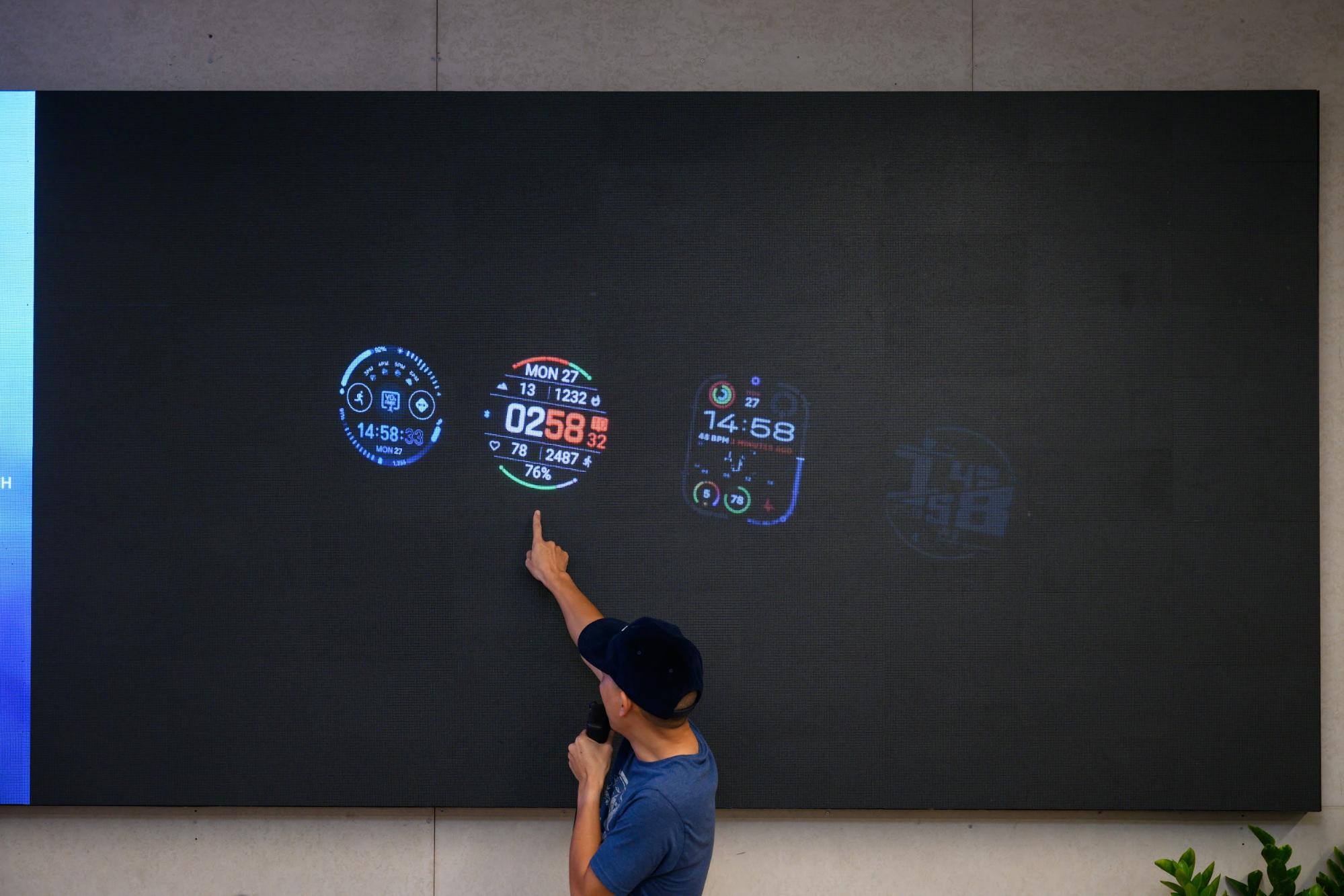 Trên tay mẫu smartwatch trang bị màn hình MicroLED, giá gần 55 triệu đồng- Ảnh 4. Trên tay mẫu smartwatch trang bị màn hình MicroLED, giá gần 55 triệu đồng- Ảnh 4.