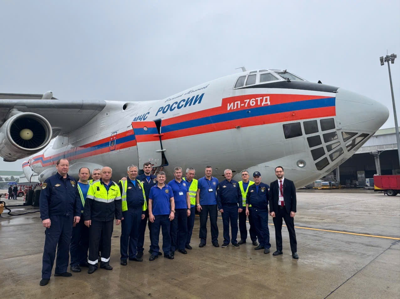 Máy bay Nga chở 30 tấn hàng viện trợ khẩn cấp cho người dân Việt Nam ở vùng lũ- Ảnh 1.