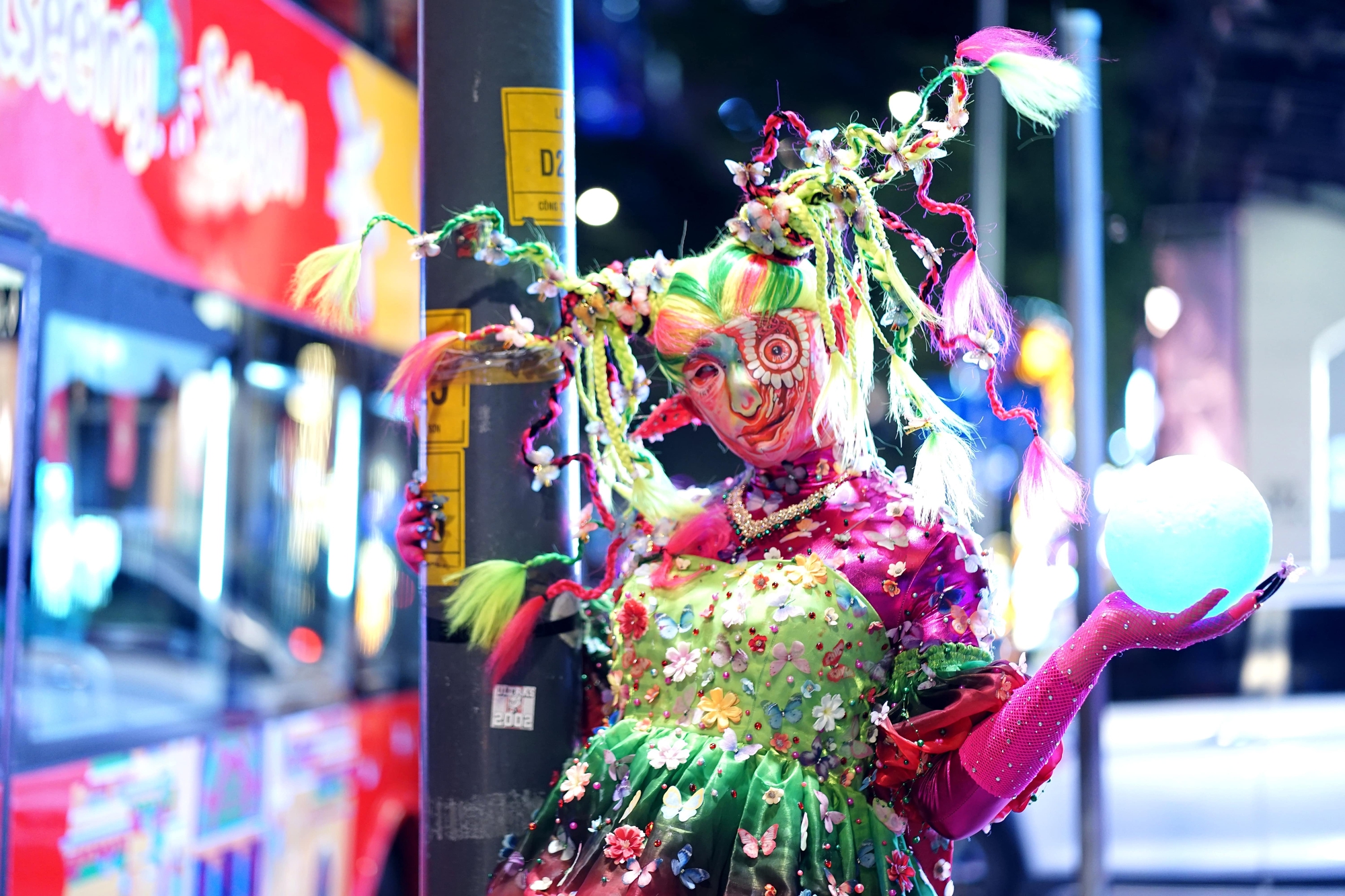 [CLIP] Halloween sớm: Giới trẻ đổ ra Bùi Viện hoá trang vô cùng kinh dị, Vạn Hạnh Mall hóa kỳ ảo- Ảnh 5.