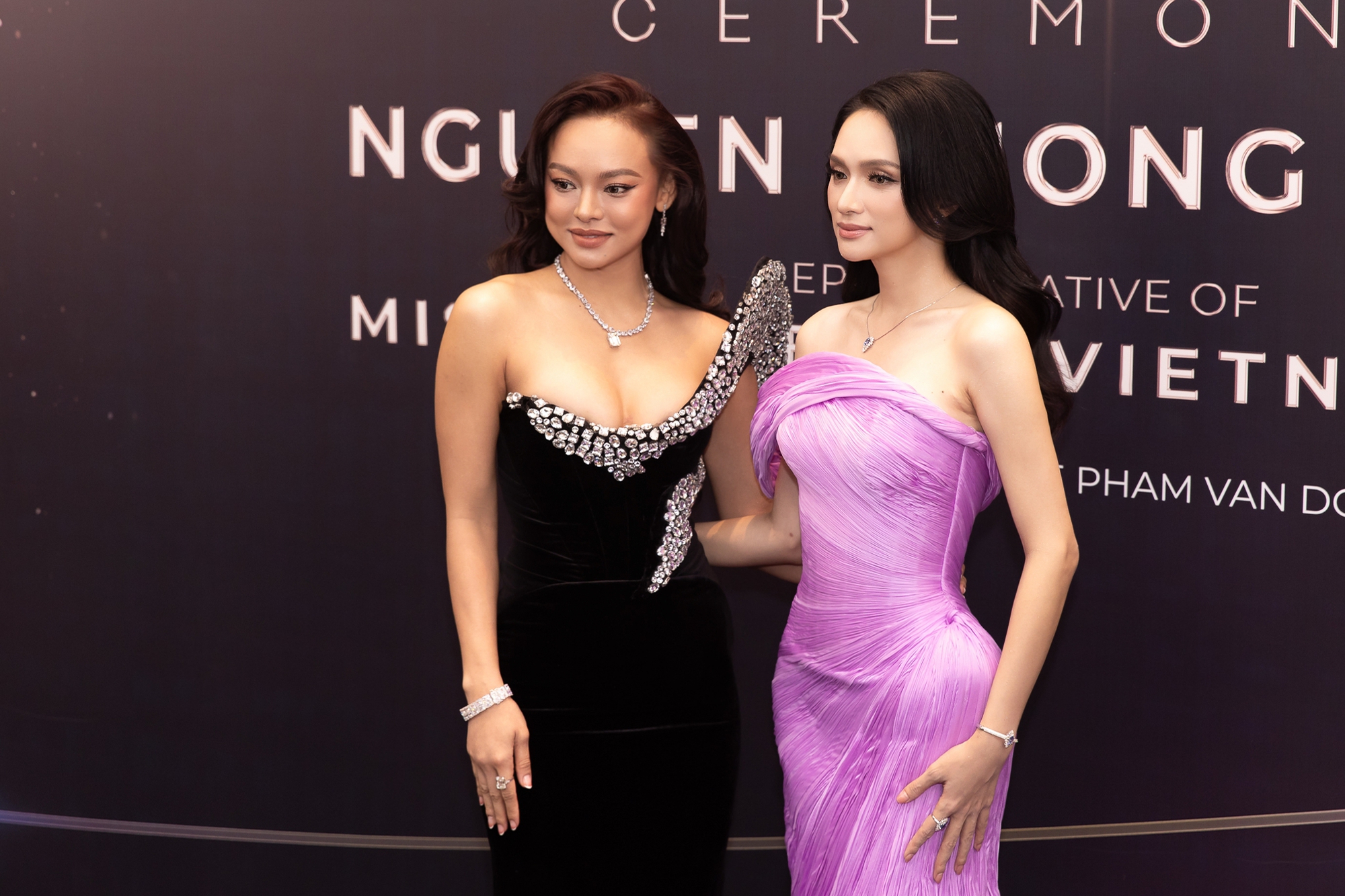 Họp báo Miss Universe Vietnam: Hương Giang slay, Chi Pu - Hồ Ngọc Hà nổi bần bật giữa dàn mỹ nhân diện đồ 