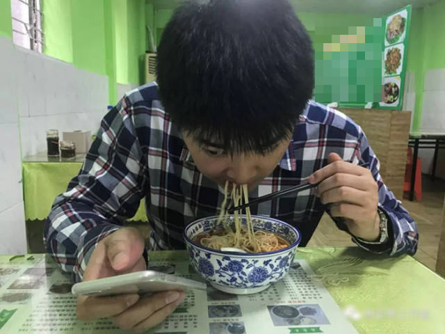 Bác sĩ Trung Quốc khuyên khi ăn làm 1 việc, người Việt đã quen làm từ nhỏ- Ảnh 2. Bác sĩ Trung Quốc khuyên khi ăn làm 1 việc, người Việt đã quen làm từ nhỏ- Ảnh 2.